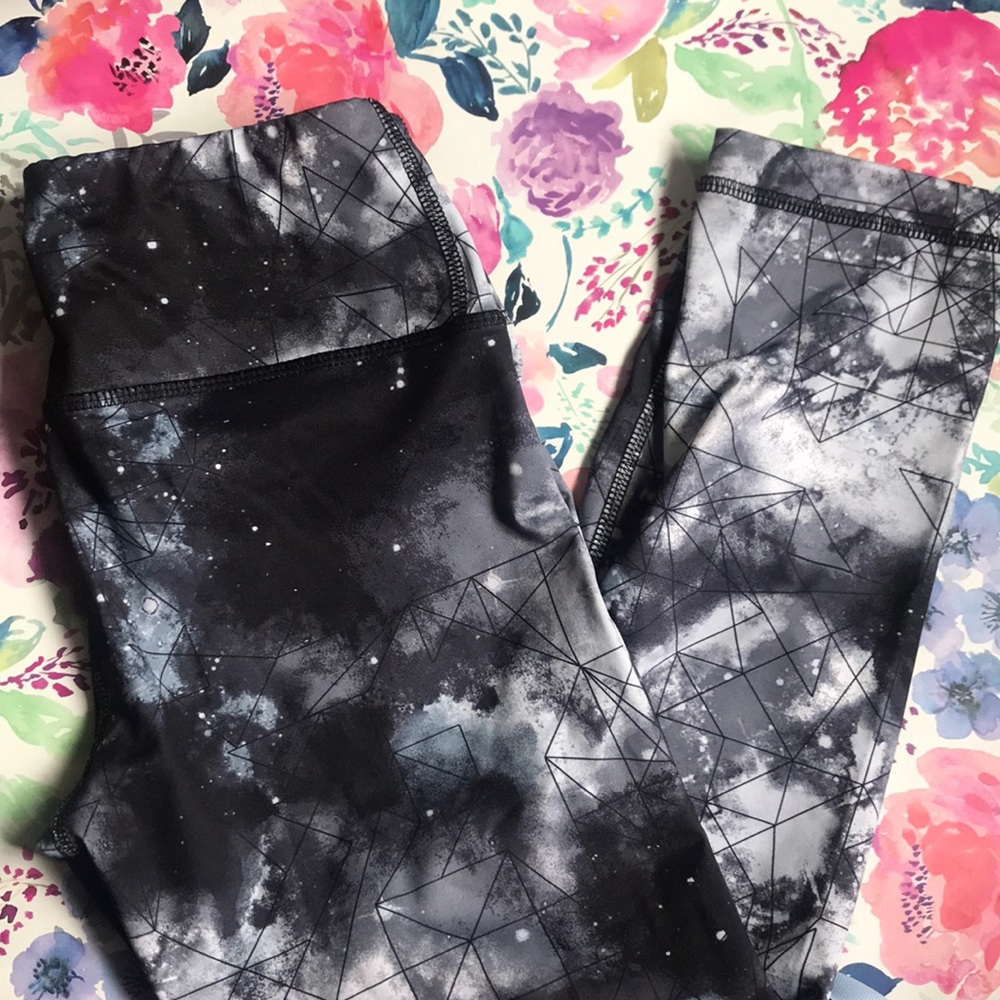 90 degree by reflex space pattern Capri yoga pants